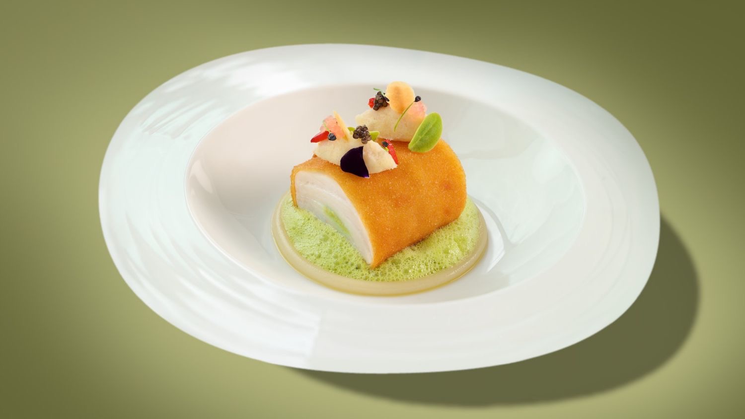 Cabillaud croustillant à la cive, brandade au piment d’Espelette et macaroni d’ail doux